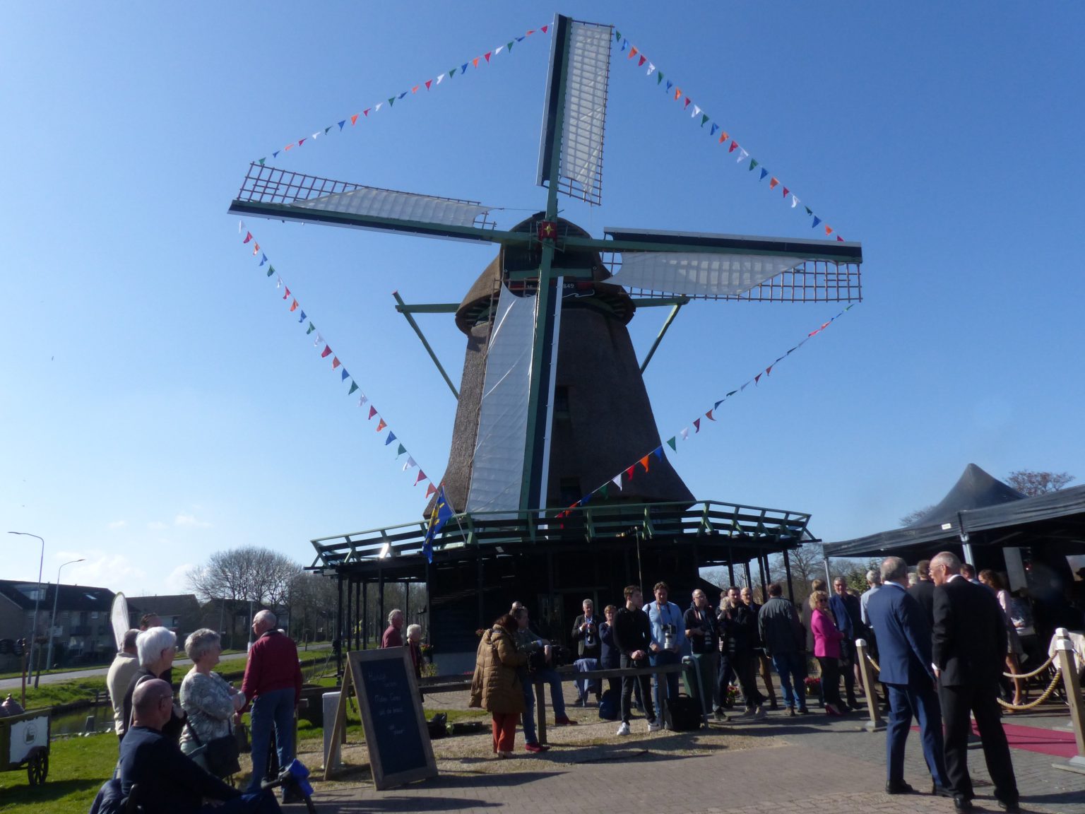 Prinses Beatrix opent molen Ceres - OnsWestfriesland