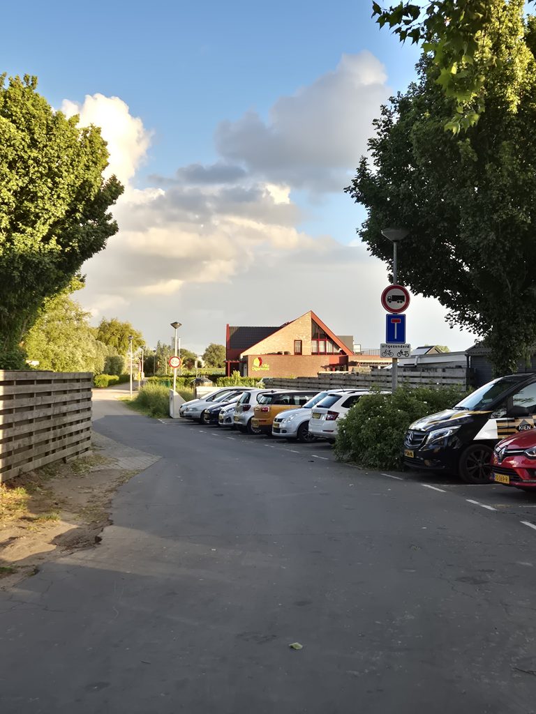 De weg Parklaan in Lutjebroek is vanaf 26 mei afgesloten.