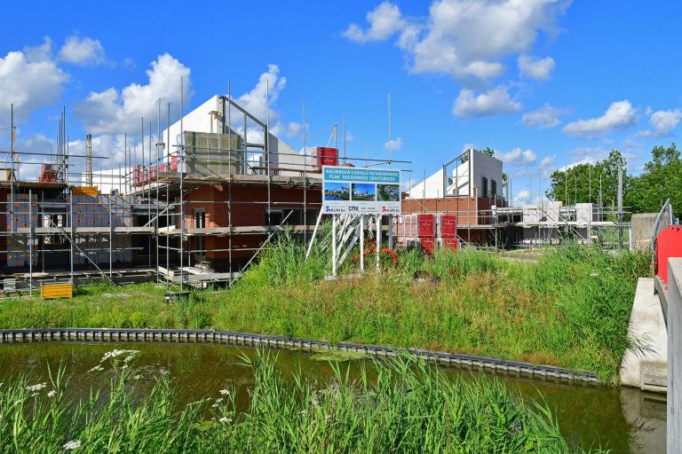 Nieuwe woningen in de steigers.