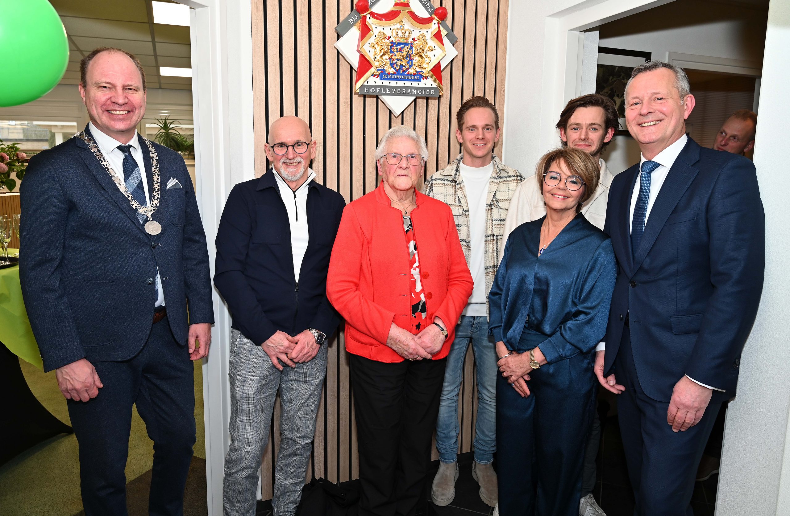 Transportbedrijf Van Straalen uit Hoogkarspel mag zich Hofleverancier noemen